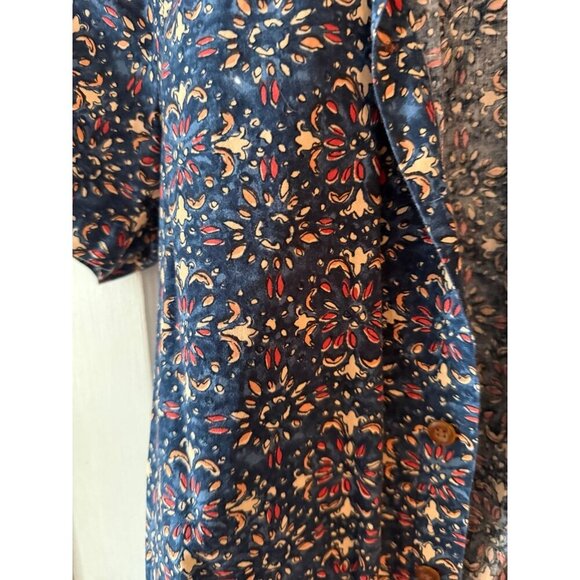 Express woman’s size small floral button-down shirt - Picture 3 of 9